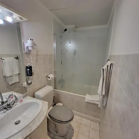 Royal Hotel 2*